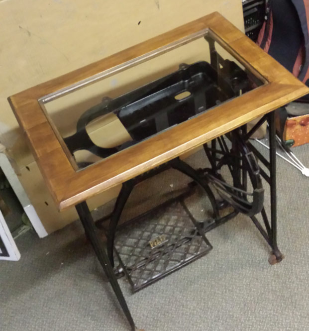 Naaimachine-bijzettafel