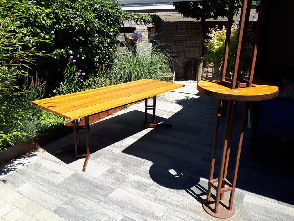 Tuintafel en kleine hangtafel