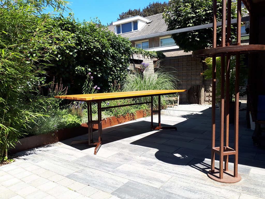 Tuintafel en kleine hangtafel