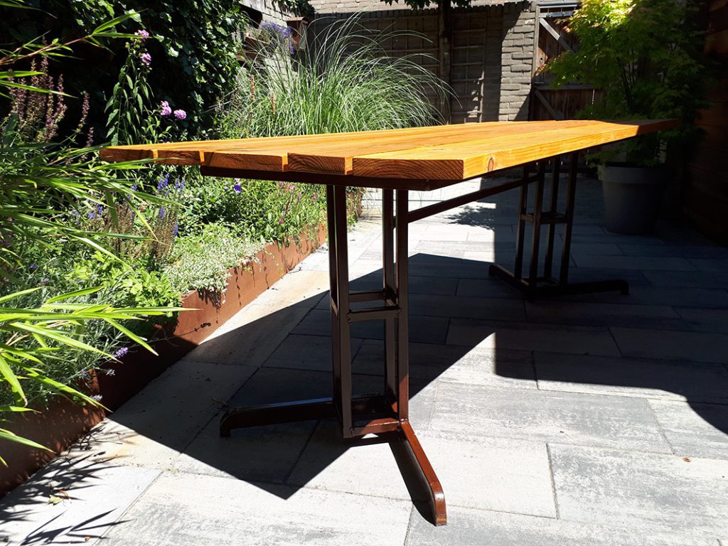 Tuintafel en kleine hangtafel