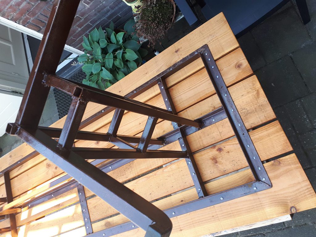 Tuintafel en kleine hangtafel